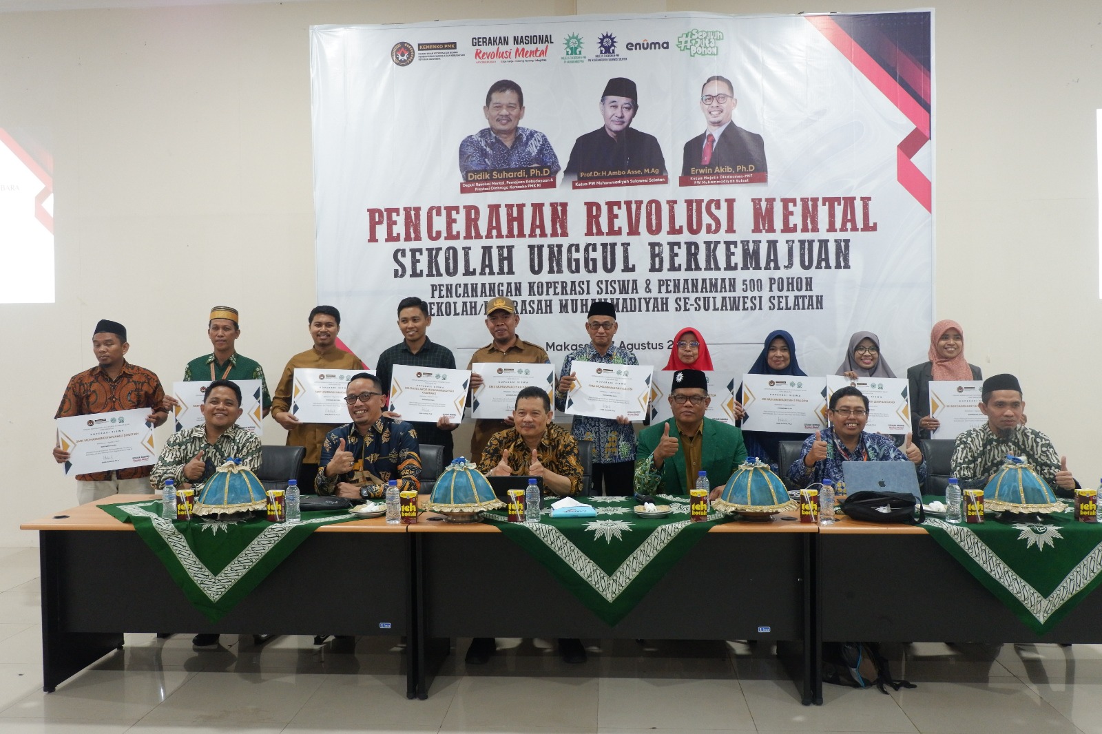 KEMENKO PMK RI BERSAMA MAJELIS DIKDASMEN & PENDIDIKAN NON FORMAL PP MUHAMMADIYAH & WILAYAH SULAWESI SELATAN SELENGGARAKAN PENCERAHAN REVOLUSI MENTAL SEKOLAH MADRASAH UNGGUL BERKEMAJUAN