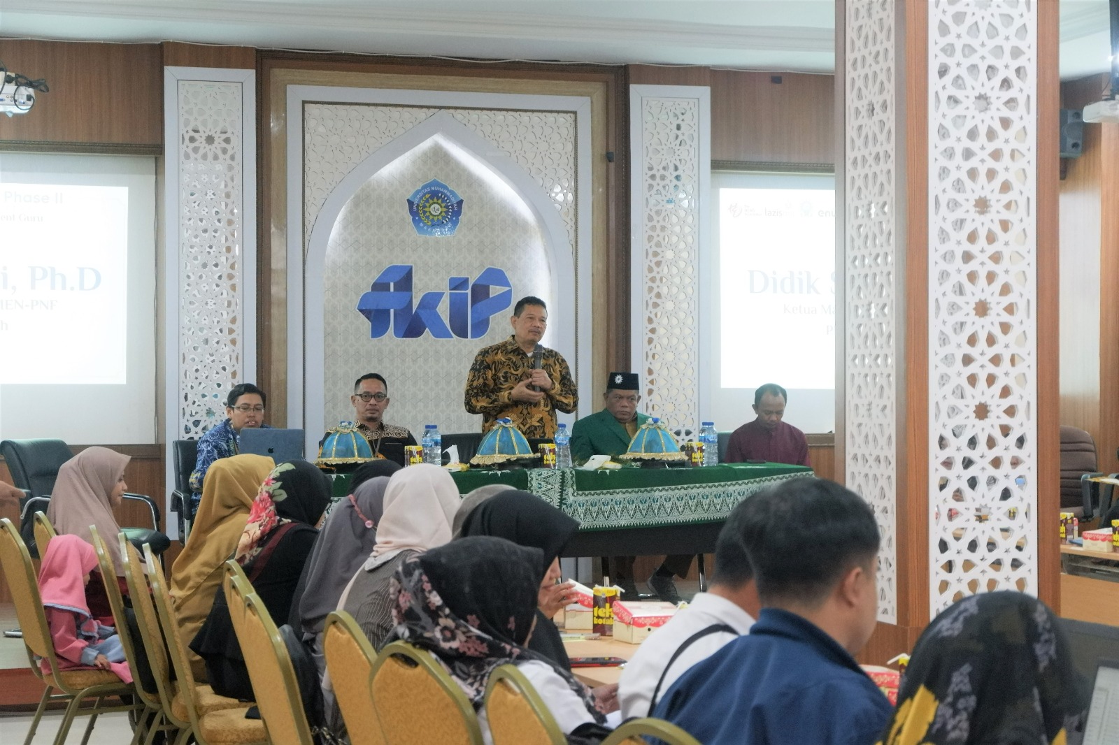 kegiatan Pelatihan Refreshment Guru Program EdutabMu yang dilaksanakan di Mini Hall FKIP Universitas Muhammadiyah (Unismuh) Makassar